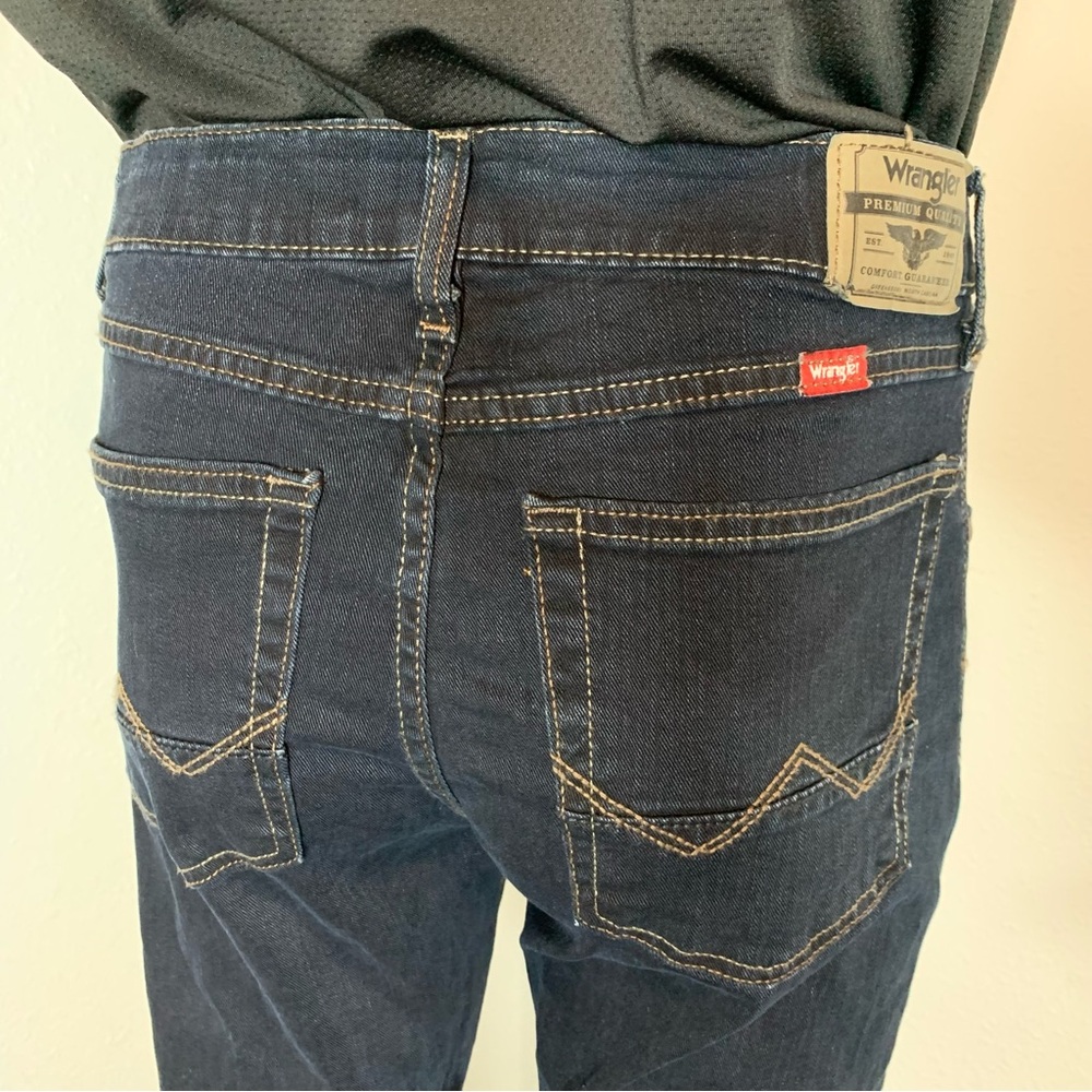 NWOT Wrangler Straight Fit Jeans
